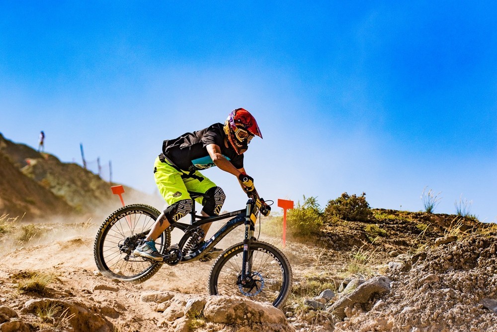 星空体育课程-卢森堡自行车选手登顶颁奖台