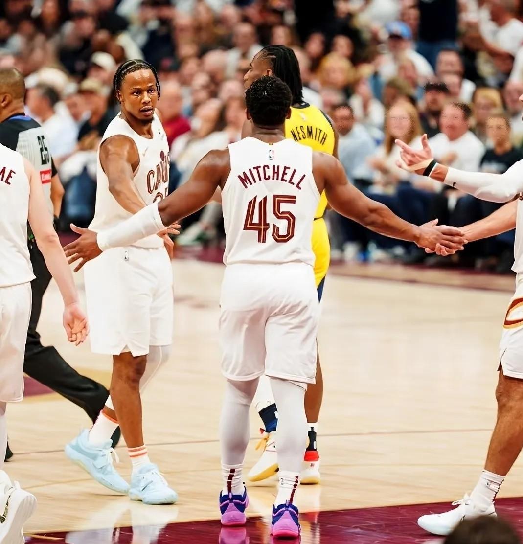 包含步行者主场惨败，遭遇连败压力升级的词条