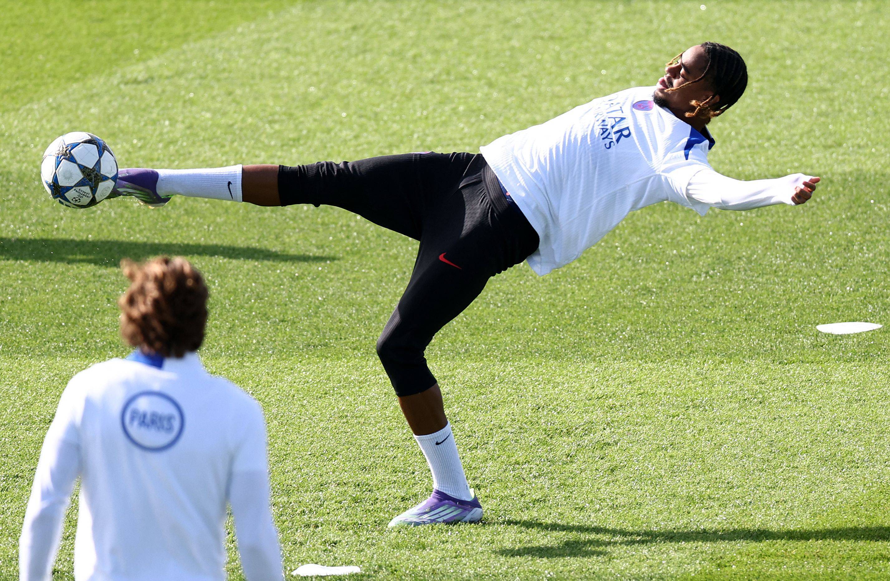 星空体育app下载-巴黎圣日耳曼惨遭出局，欧冠前路坎坷的简单介绍