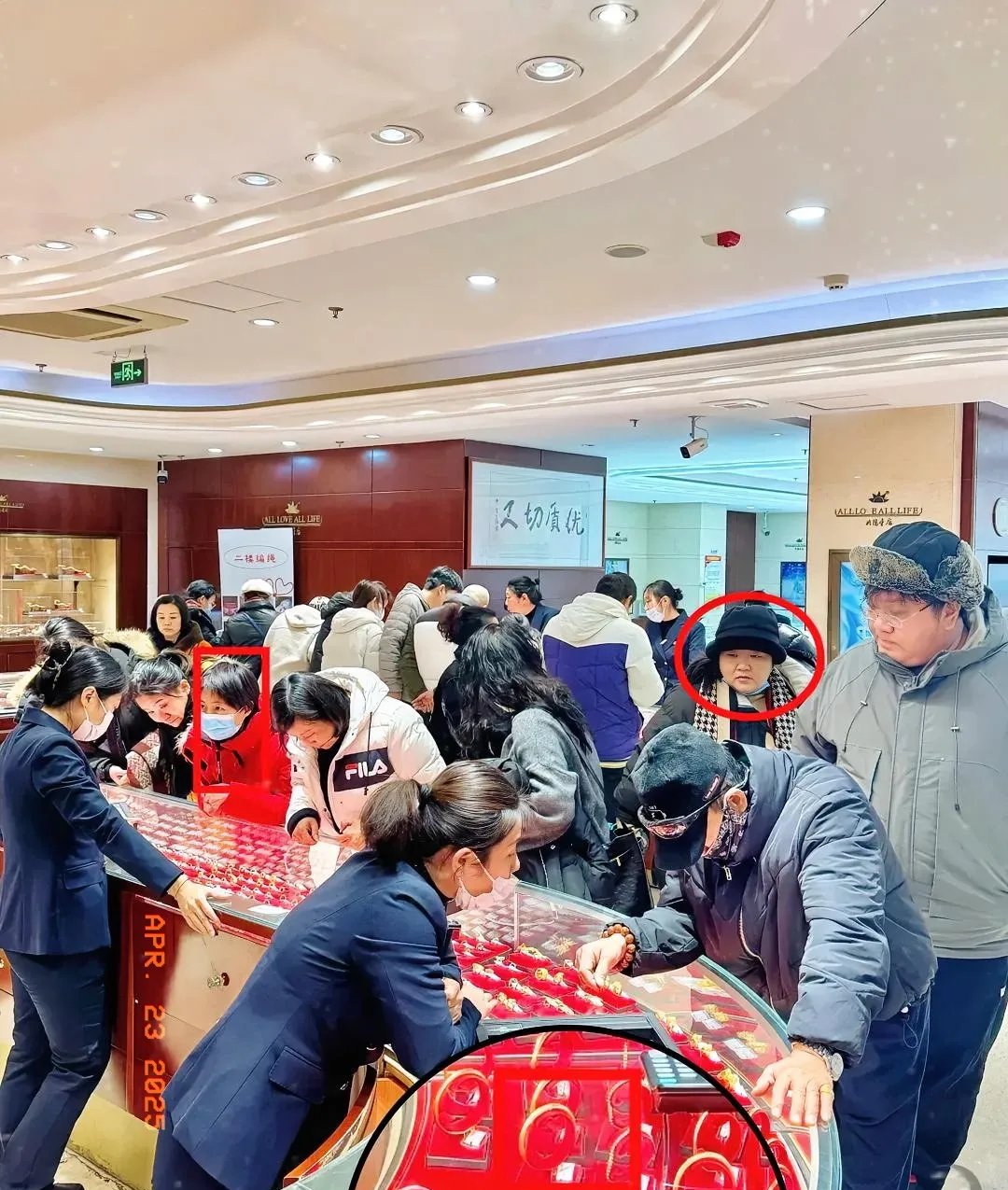 包含重金打造，民众疯狂围观热烈鼓掌的词条