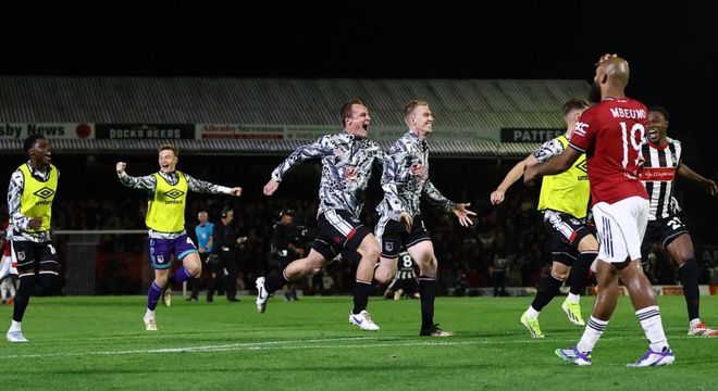 曼联遭遇连败，欧冠出局风险增加