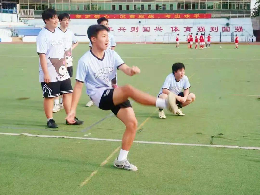 关于体育赛事集中展开,足球风采引人注目的信息 关于体育赛事集中展开,足球风采引人注目的信息